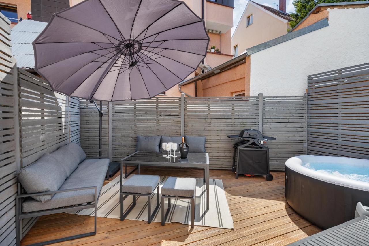 Terrace Apartment With 5 Rooms, Whirlpool And Bbq Augsburg Exterior photo